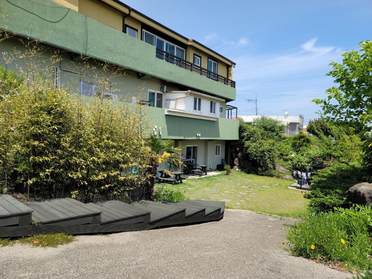 Jeju Oreum Pension Exteriör bild